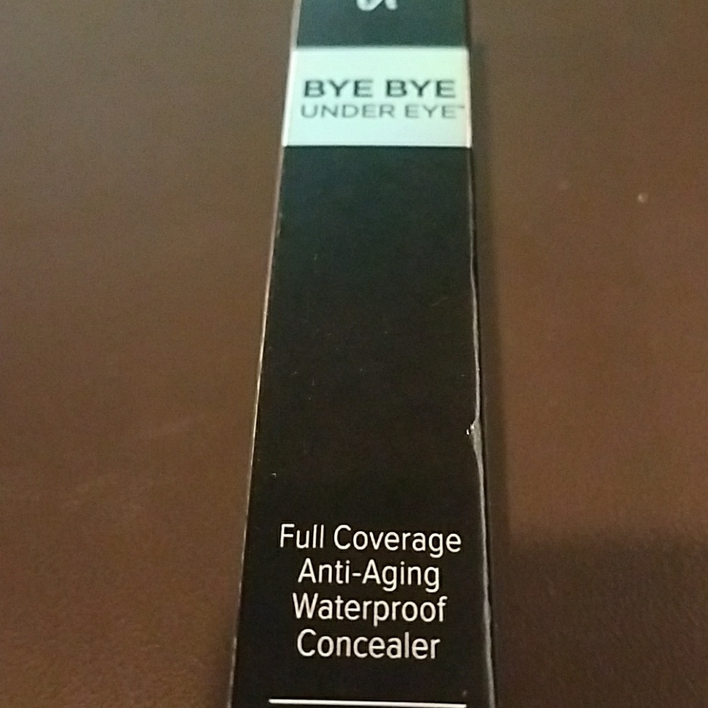 IT Cosmetics bye bye under eye light